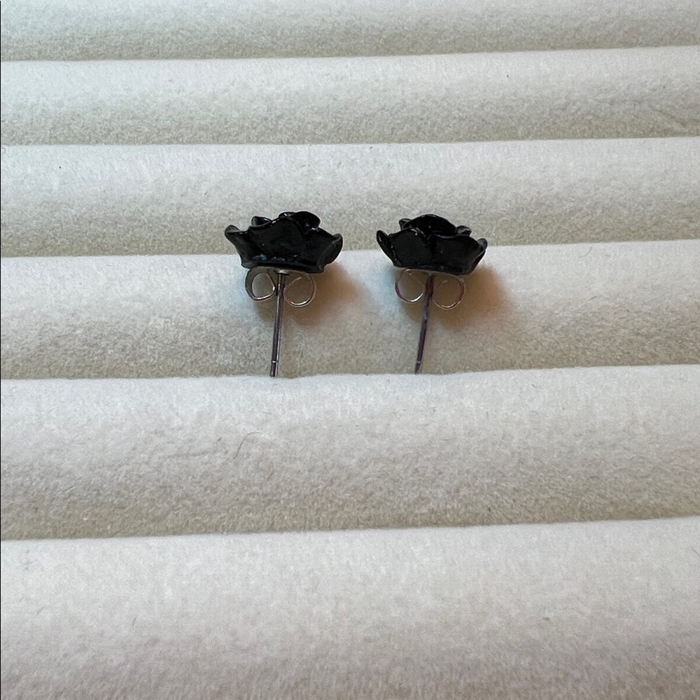 Black Rose Earrings - Picture 3 of 3